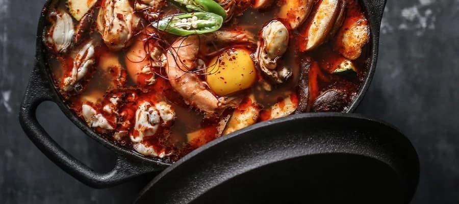 Gjutjärnsgryta på 3 liter med järnlock från Skeppshult Gjutjärn