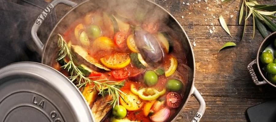 8. Stekgryta La Cocotte med lock, 6,7 liter från Staub