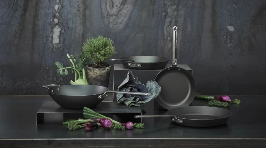 Tips: Så gör du för att rengöra dina stekjärn och stekpannor (2026)